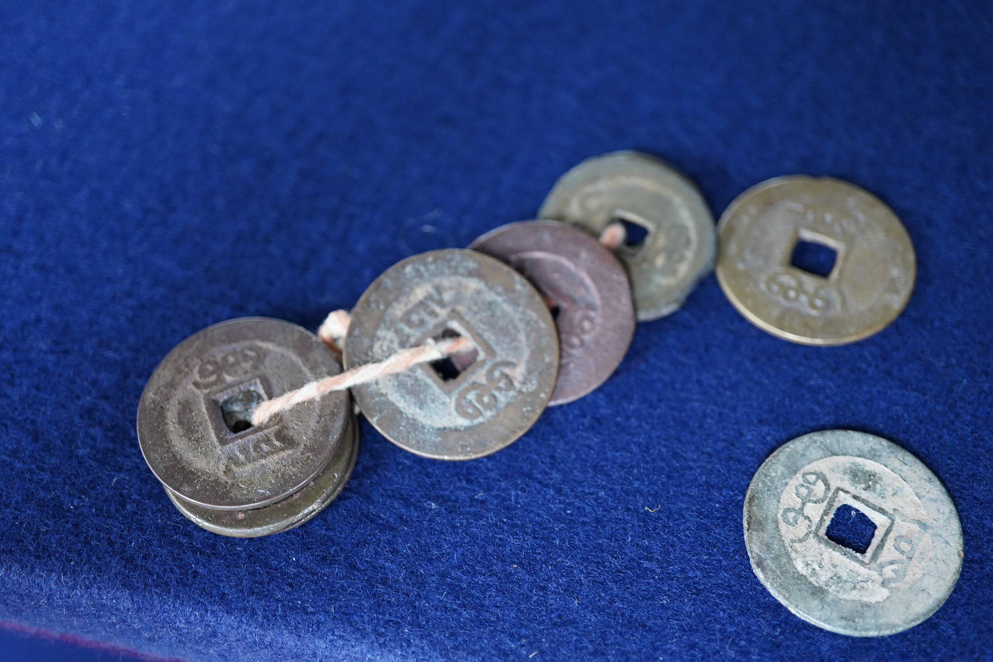 Chinese and Japanese coins, 16th to 20th century, including Chinese cast coins, Ming to Qing dynasty, Japanese Kan’ei Tsuho, in a rosewood box